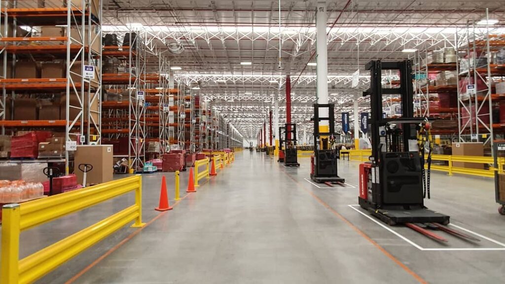What Are the Benefits of Automated Distribution Centers?