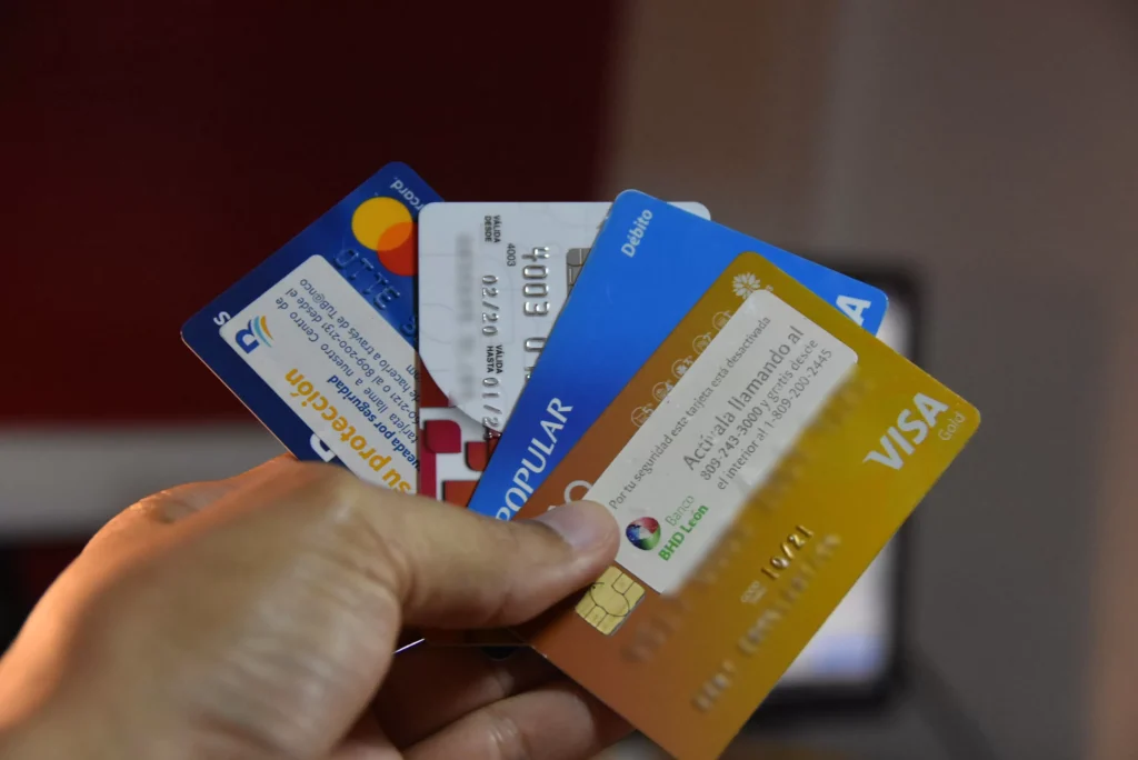 Cómo Mejorar tu Puntaje Crediticio Usando una Tarjeta de Débito Visa
